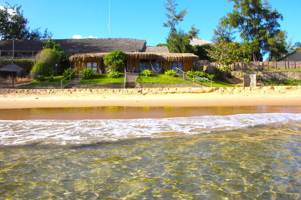 Casa Na Praia Tofo- Beach Front Hotel - Mozambique