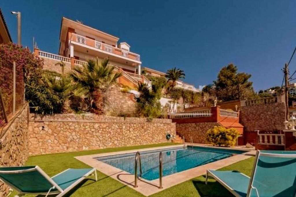 Villa With Private Pool And Beach - Santa Susanna