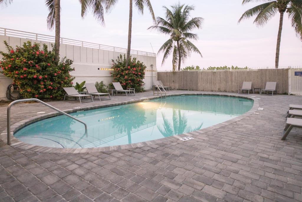 Ocean Drive Apartments - Surfside, FL