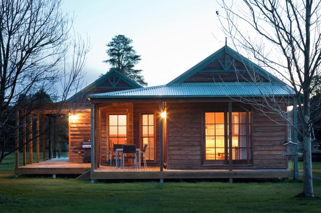 Beechworth Cedar Cottages - Victoria, Australia