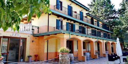 Hotels in Rocca di Cambio with cozycozy