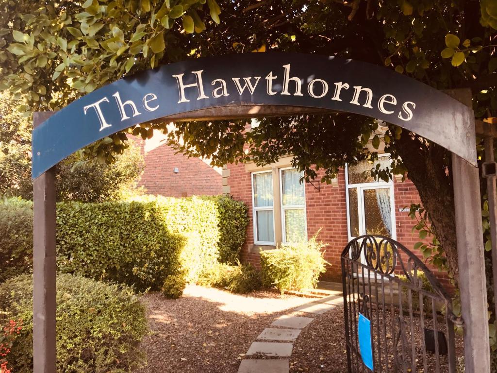 THE HAWTHORNES - Featherston