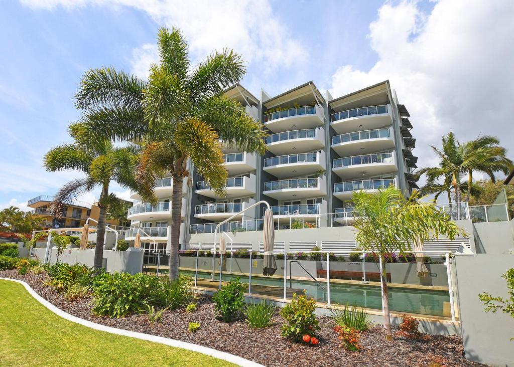 Tingeera Bespoke Beachfront Apartments - Hervey Bay