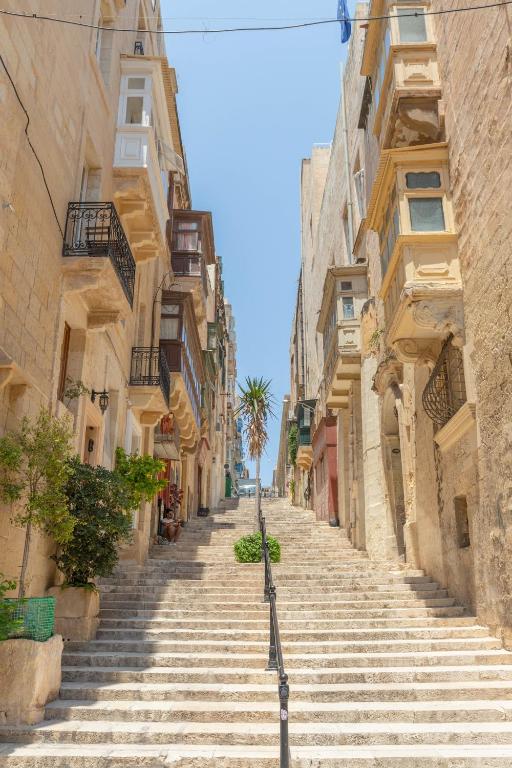 Central &  Newly Renovated Valletta Apartment - Valletta
