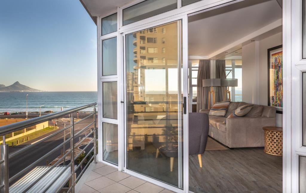 Luxury Ocean View Beachfront 2 Bed Apartment -206 The Waves, Blouberg, Cape Town - Parklands