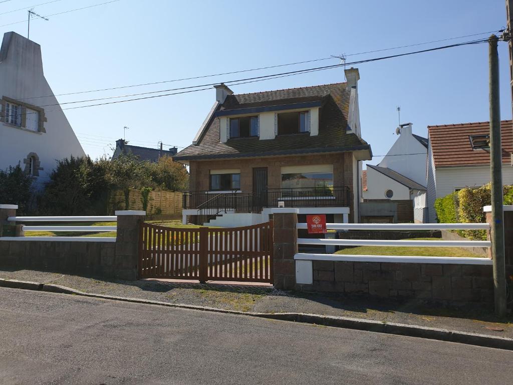 Is A House With Lots Of Space, And Very Warm - Perros-Guirec