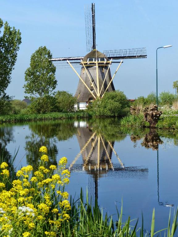 Mondriaanmolen, A Real Windmill Close To Amsterdam - 阿姆斯特丹