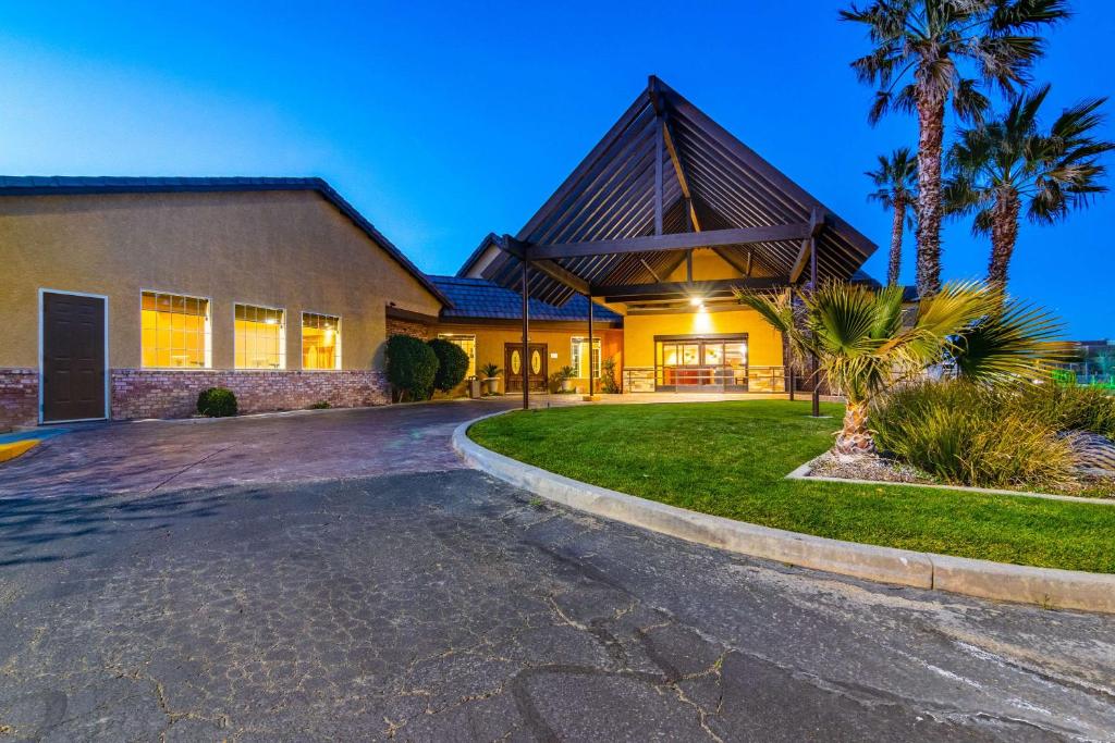 Comfort Inn & Suites - Mojave, CA