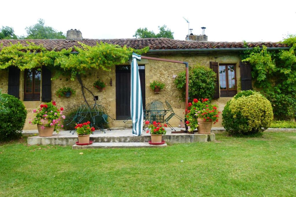 Villa De 2 Chambres Avec Piscine Privee Jardin Clos Et Wifi A Ornezan - Gers