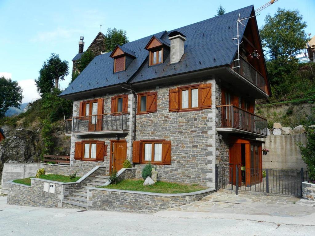 3 Bedrooms Chalet With City View Furnished Garden And Wifi At Viella - Pyrenees