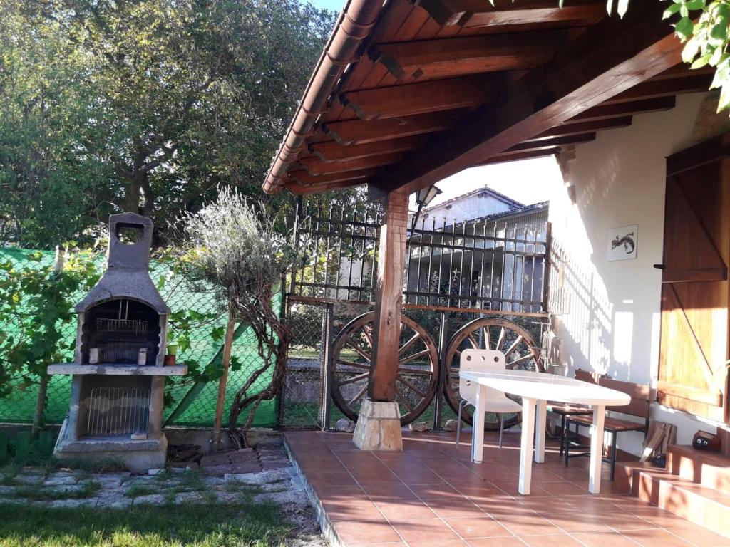 5 Bedrooms House With Enclosed Garden At Munain - Salvatierra