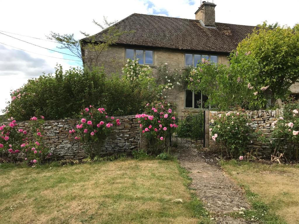 Rose Cottage, 4 The Hill - Burford, UK