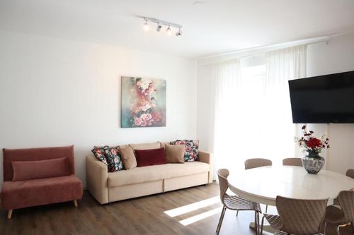 Best large villa rentals in Graz on cozycozy