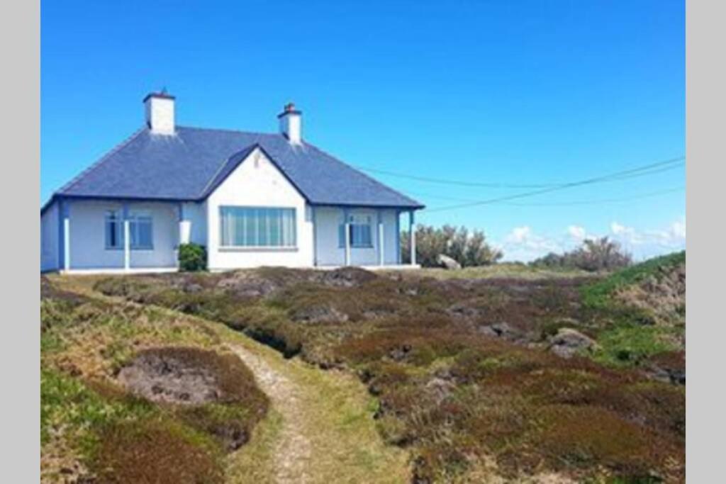The Crest- 4 Bed Sea View Bungalow-ravenspoint Rd - Trearddur Bay