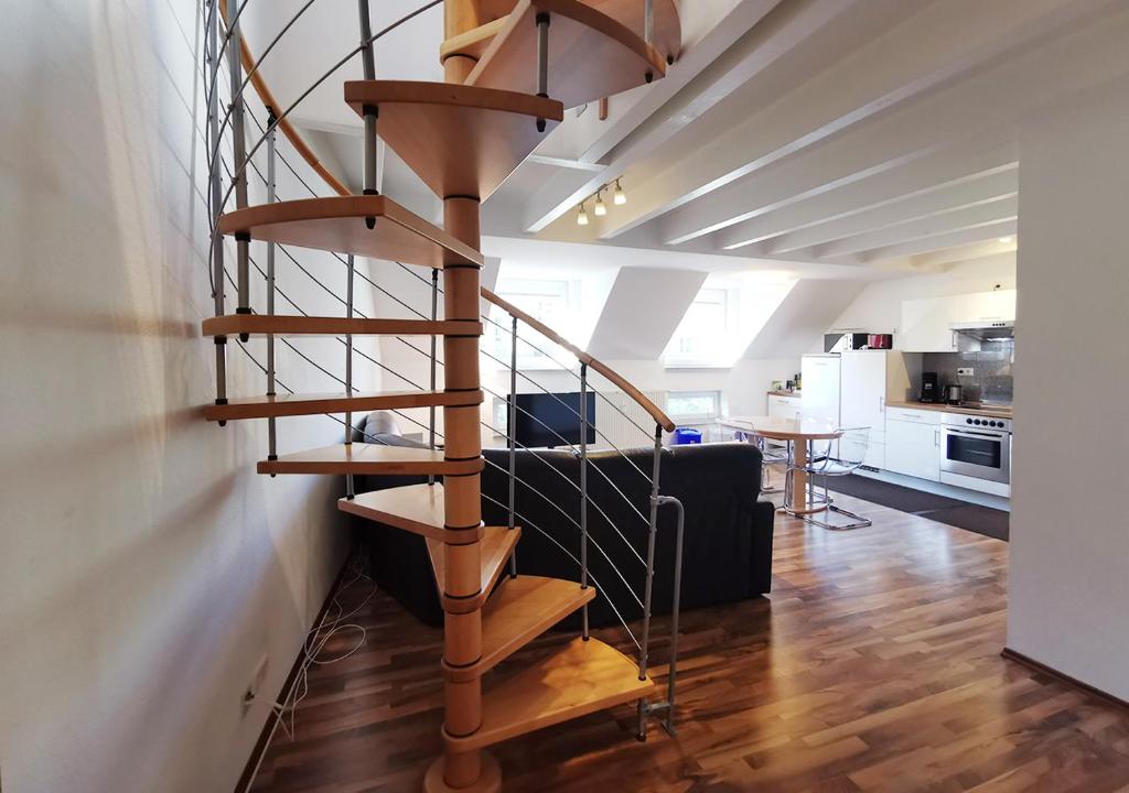 Duplex Apartment - City Centre - Airconditioned - Netflix - 2 Balconies - Dossenheim