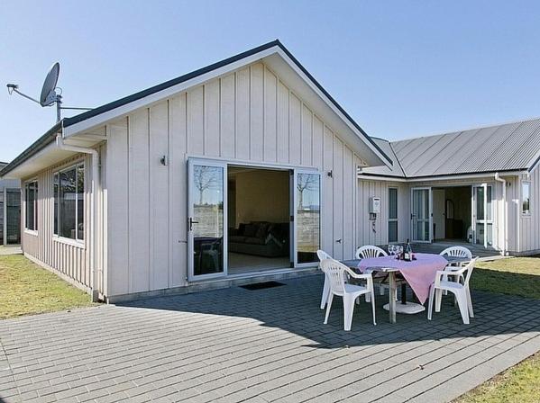 Lochaber Lodge - Acacia Bay Holiday Home - Taupo