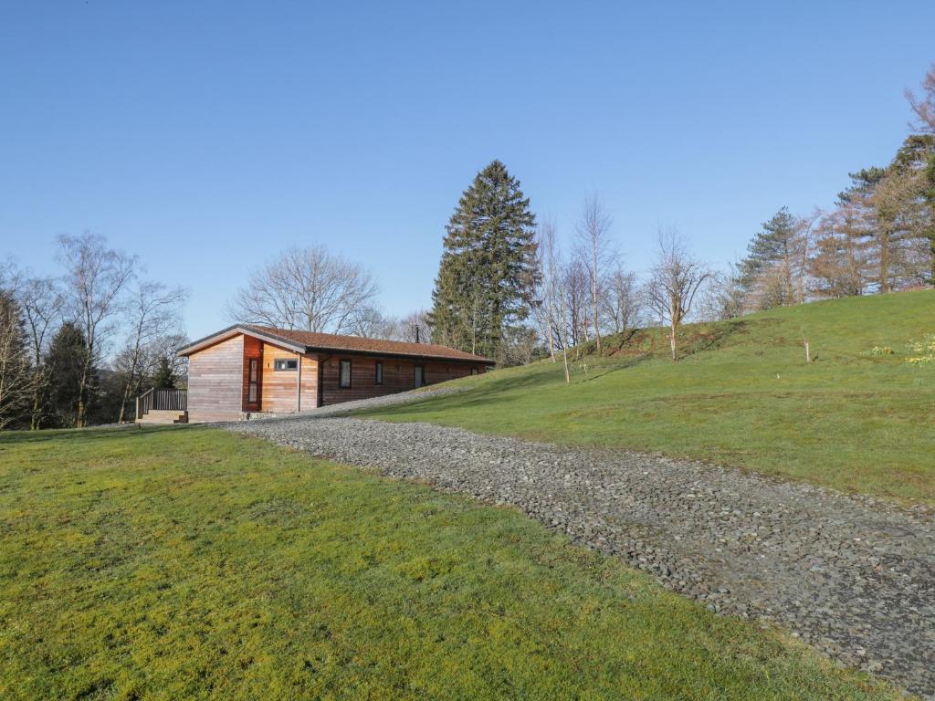 Tarn Lodge, Family Friendly, With Hot Tub In Bowness-on-windermere - Bowness-on-Windermere