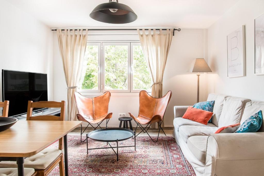 Cozy Apartment With Splashes Of Color - Sant Boi de Llobregat