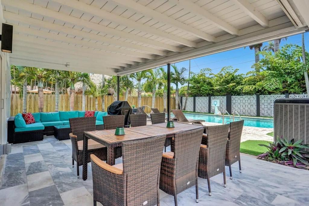 Gorgeous Central Getaway Heated Pool Ping Pong Foosball Close To Beach - The Bahamas