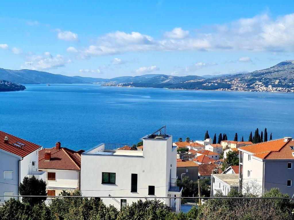 Villa With Amazing View And Heated Pool - Okrug Gornji