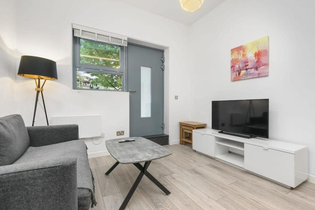 Modern 1 Bedroom Apartment In Central Woking - ウォーキング