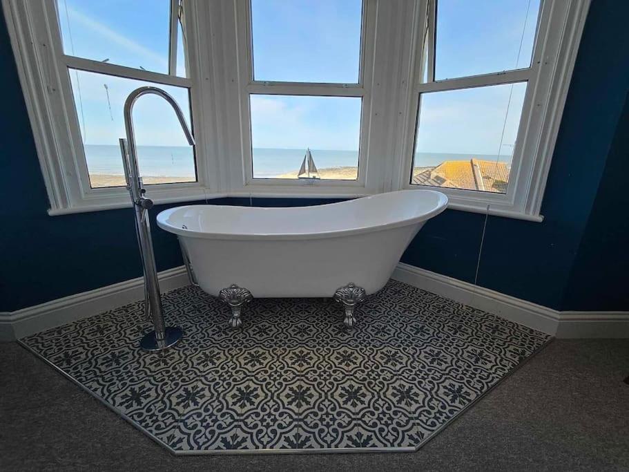 Beautiful 7 Bed,6 Bath Sea Views - Westgate-on-Sea