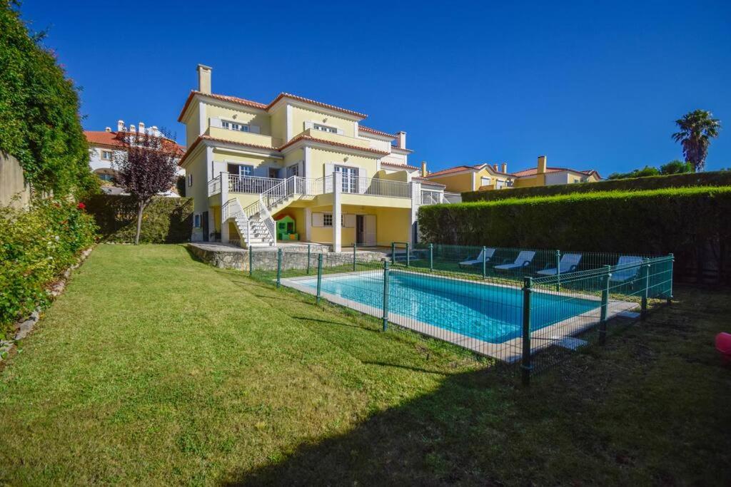 Luxurious 4-bedroom Golf Villa With Private Pool - Oeiras