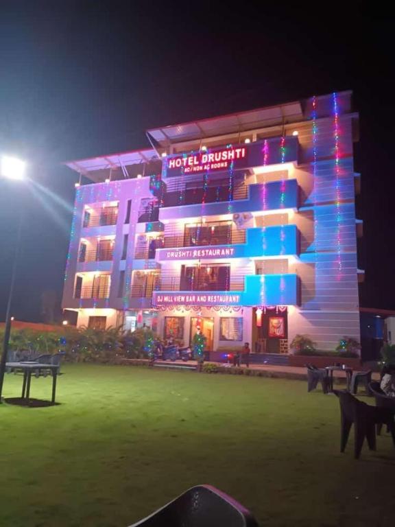 Hotel Drushti Neral - マザーラン