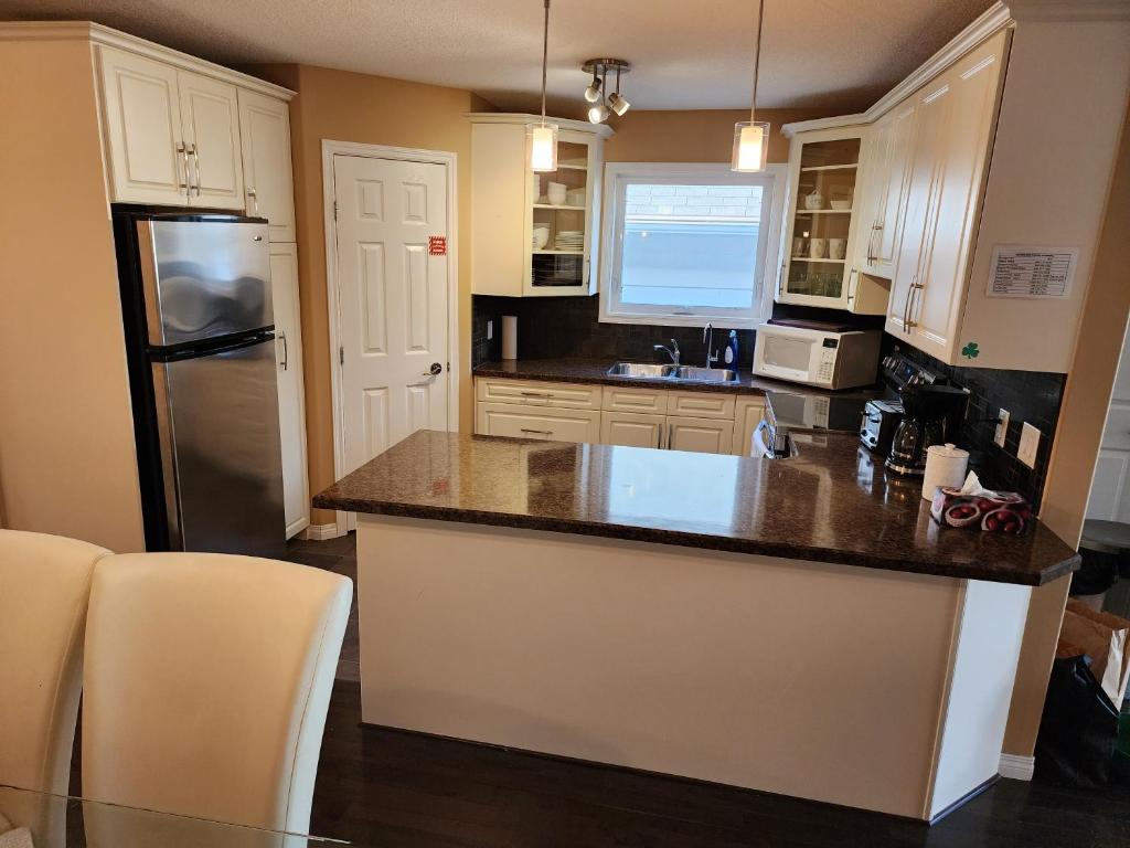 Beautiful Updated Home Centrally Located, Close To General Hospital - Regina, Canada