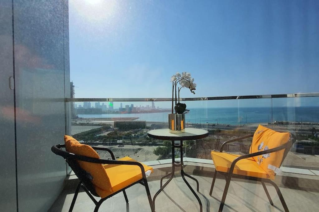 Luxury Large 1 Bedroom, With An Amazing Sea View - 마나마