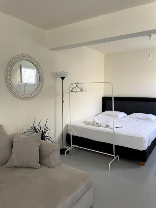 Minimal Grey-style Apartment In Paros - Antiparos