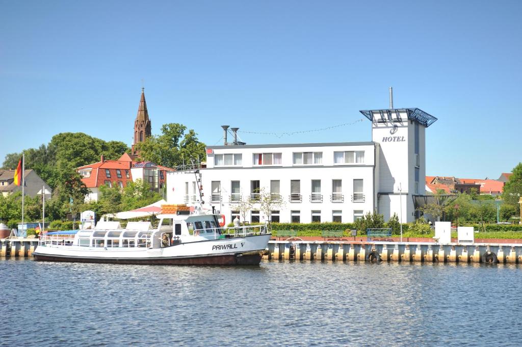 Hafenhotel Pommernyacht - Ueckermünde