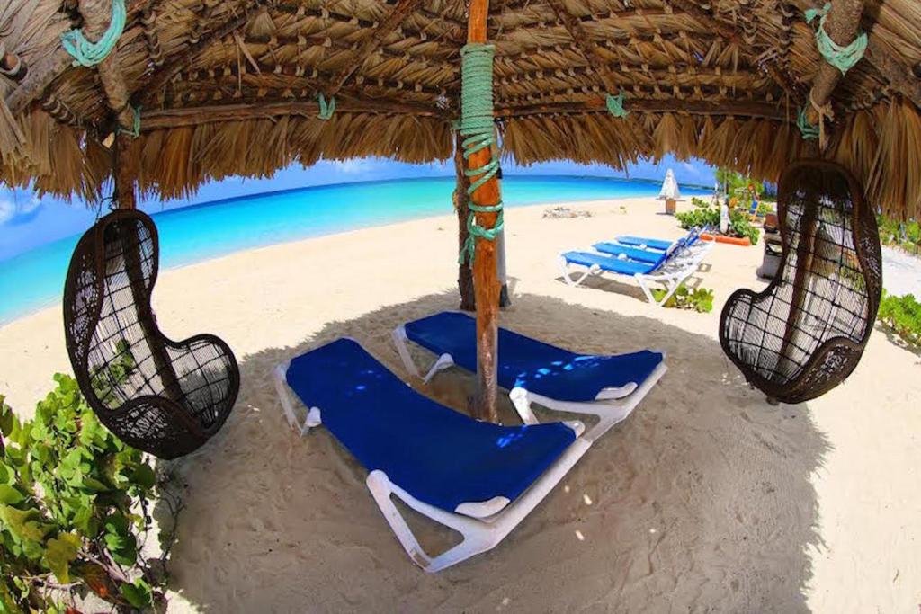 Rollezz Villas Beach Resort - The Bahamas