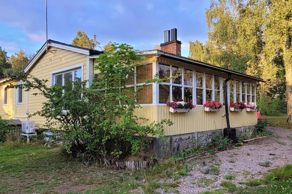 Trevligt Hus/stuga I Svärtinge - Åby
