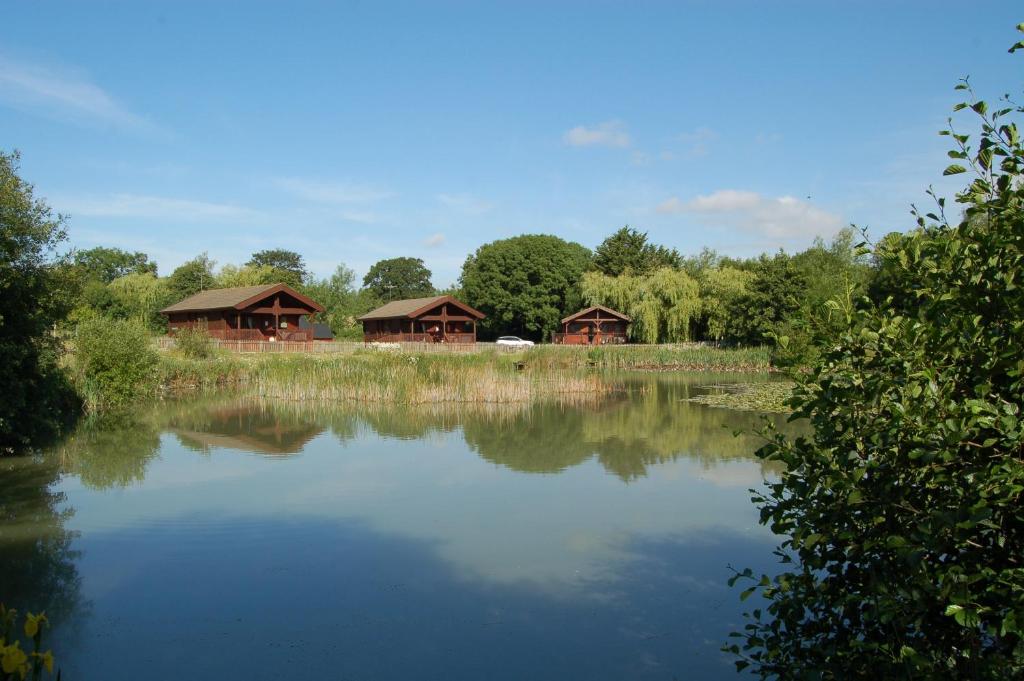 Kingfisher Lakeside Lodge - Crewkerne