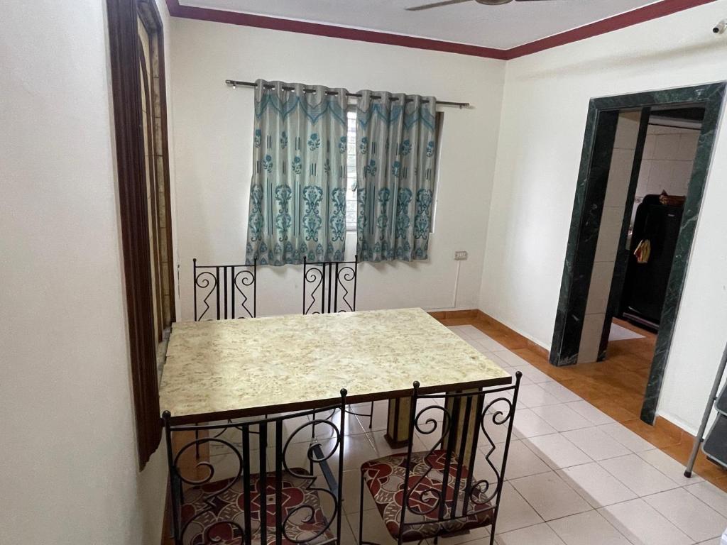 27 Home Stay - Thane