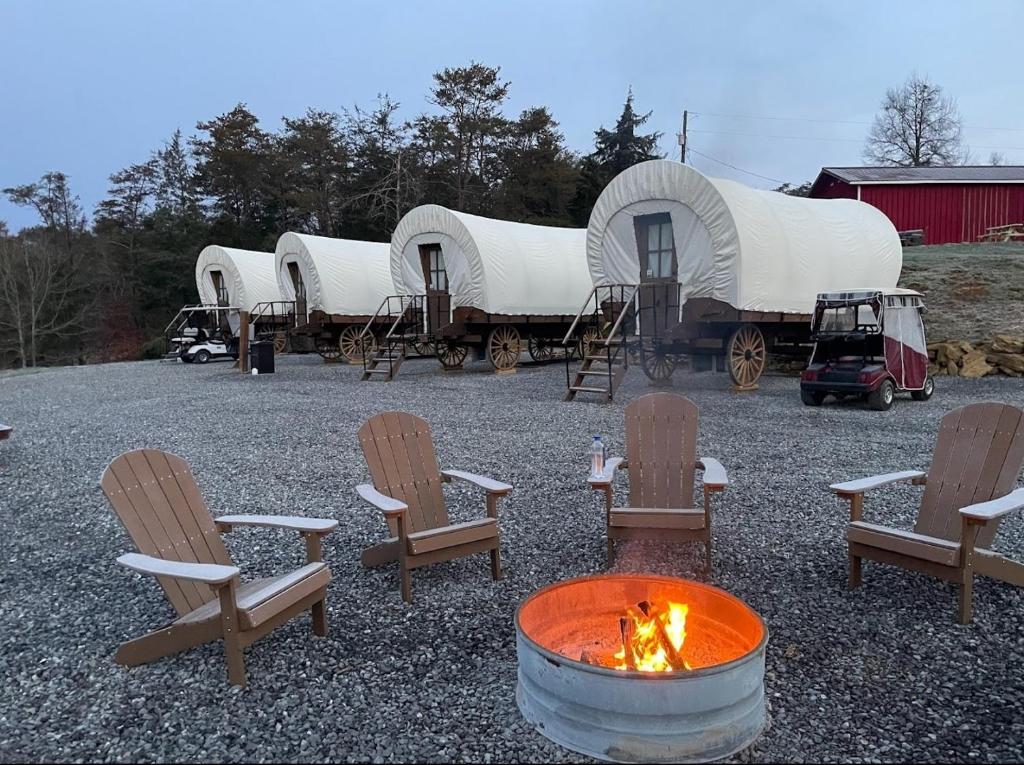 Smoky Hollow Outdoor Resort Covered Wagon - Tennessee