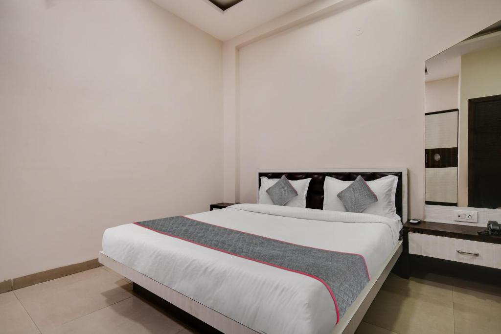 Townhouse1306 Hotel Prime Stay - Mhow