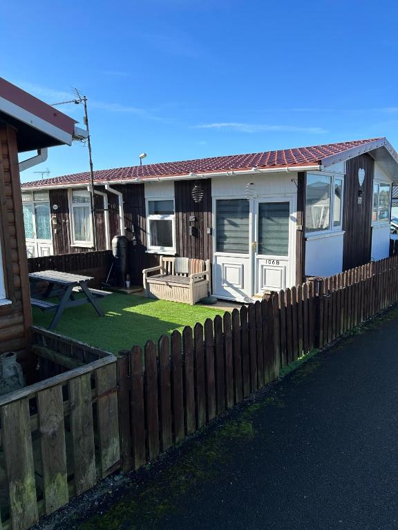 Modern One Bedroom Chalet With Central Heating - Bridlington