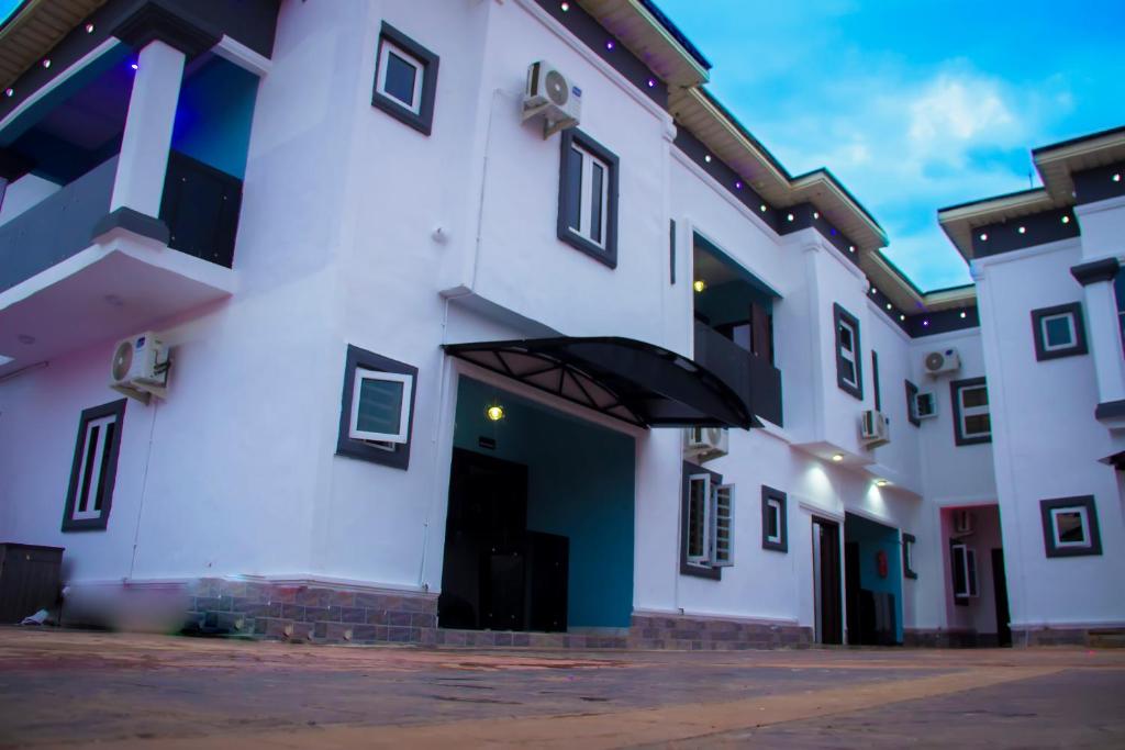 Trillions Hotel And Apartment - Benin City