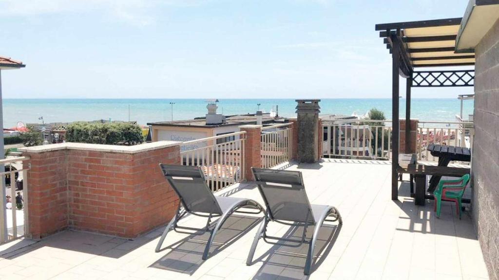 Sea View Apartment With Private Rooftop Terrace - Cecina