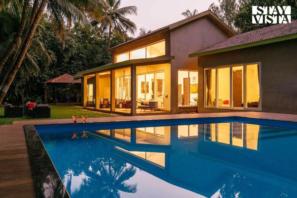 Stayvista's Vaana - Lakeside Villa With Pool, Turf, Lawn & Gazebo - Palghar