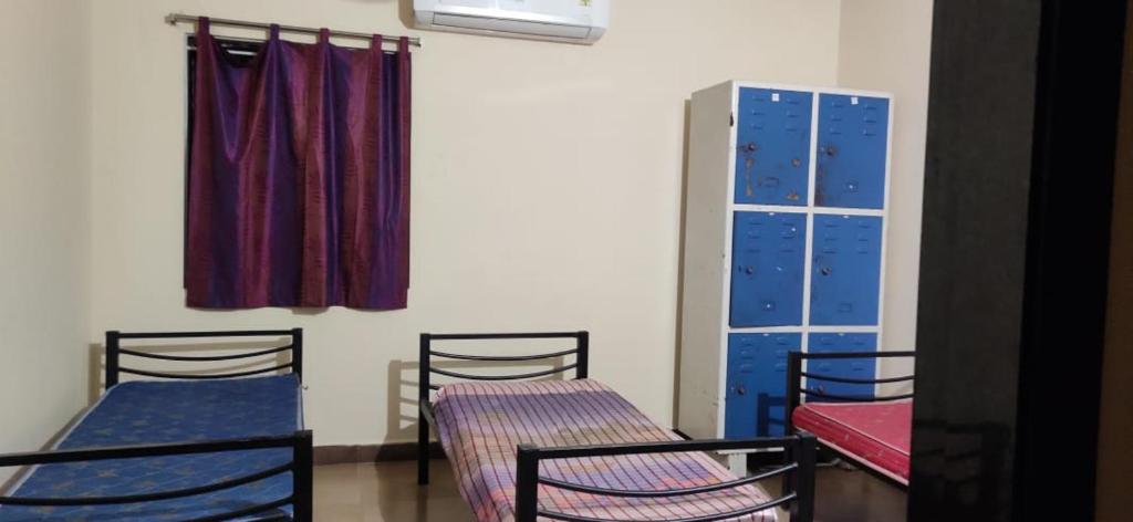 Rayudugarillu Men's Deluxe Hostel - Vijayawada