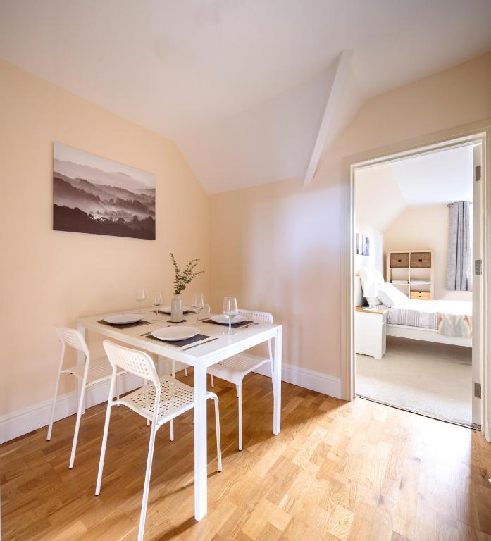 Station Apartment - Guildford