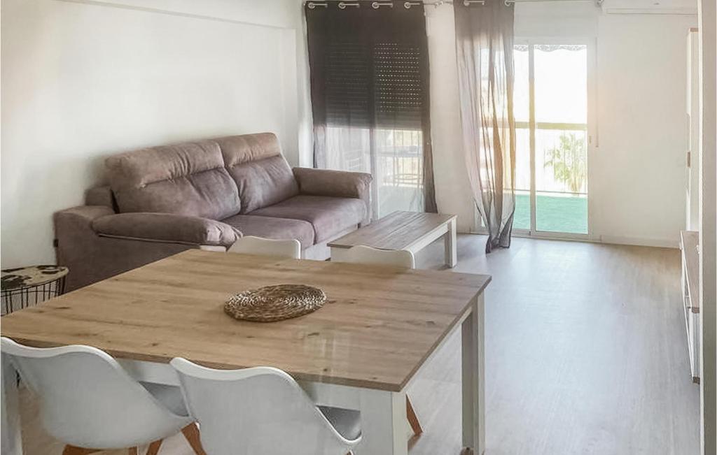 Cozy Apartment In La Pobla De Farnals With Kitchenette - El Puig