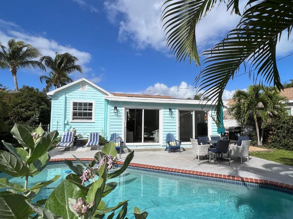 Key Lime Cottage • Heated Pool • Close To Beach - Palm Springs, FL