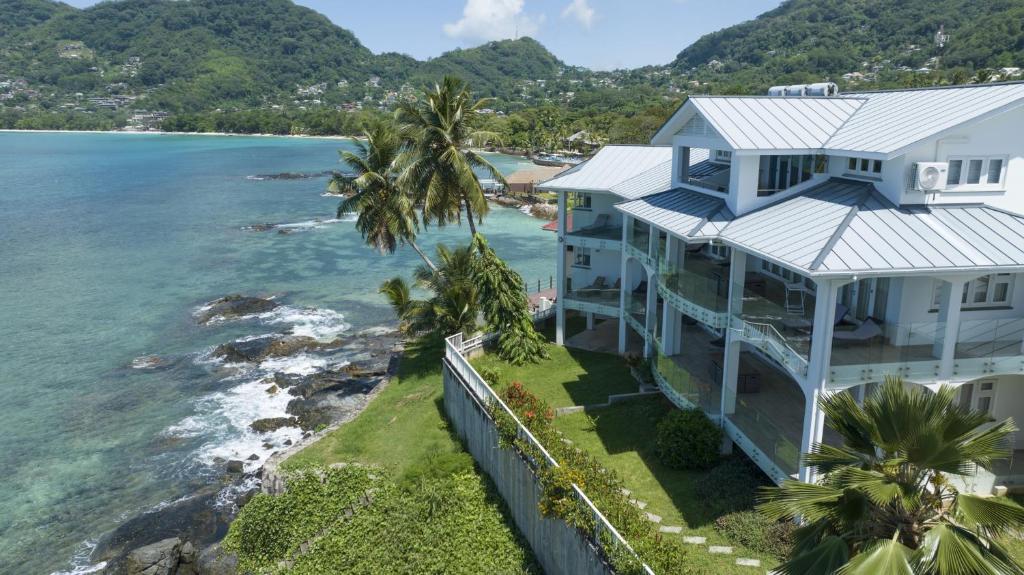 Vallonend Beachfront Villa With Excellent View - Seychelles