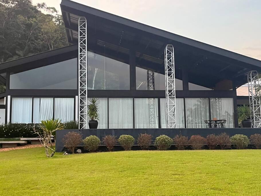 Casa De Campo Moderna Com Piscina - Joinville