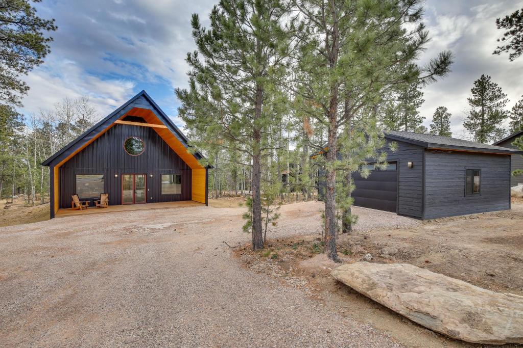 Family-friendly Lead Cabin With Loft And Balcony! - Lead, SD