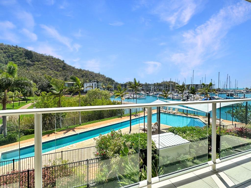 Waterfront Townhouse 'Beachside Apartment 16' - Central Location, Pool, Good Wifi - Magnetic Island